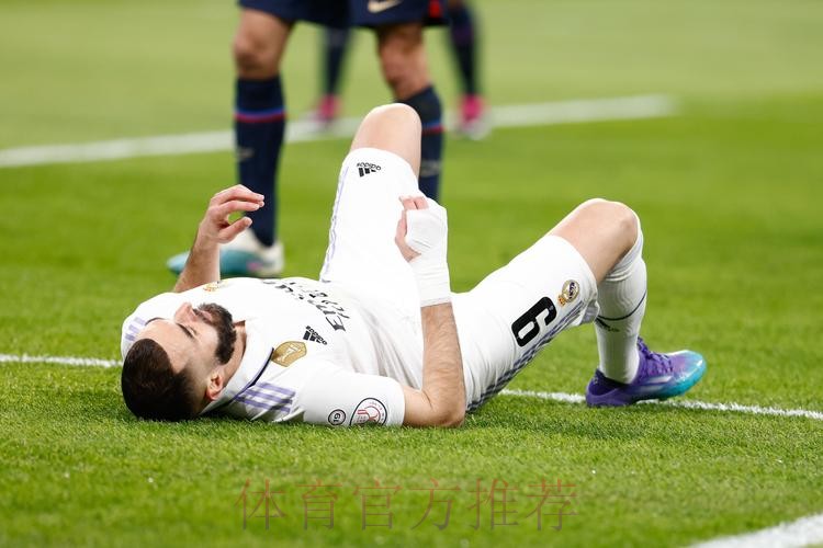 记者：本泽马仍然单独训练 门迪已参加球队合练